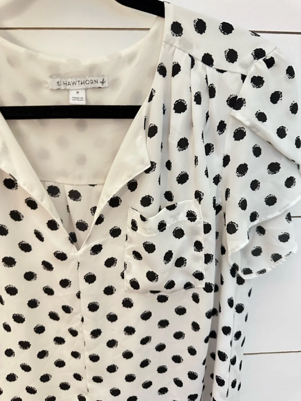 41 HAWTHORN M Carol Tulip sleeve white-black polkadot V neck top business casual - Picture 5 of 15